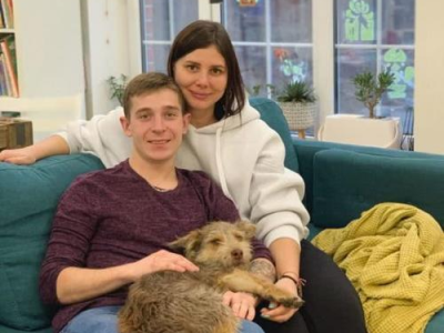 “俄女网红真空袋囚禁10岁儿子引发公愤，社会伦理底线何在？”