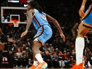 开拓者22分大逆转终结雷霆8连胜