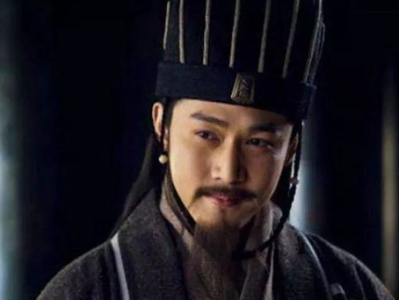 卧龙凤雏，一人生二：揭秘三国传奇人物的神秘身世